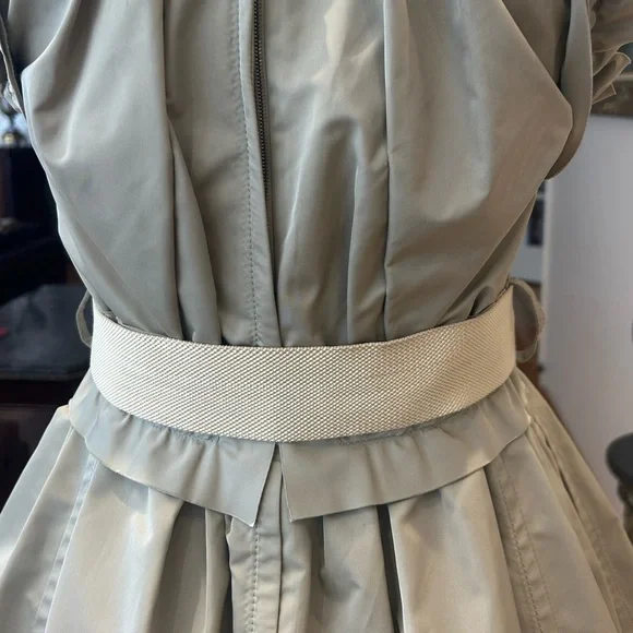 Marc Jacobs Gray Ruffled Dress with White Belt - Picture 11 of 16